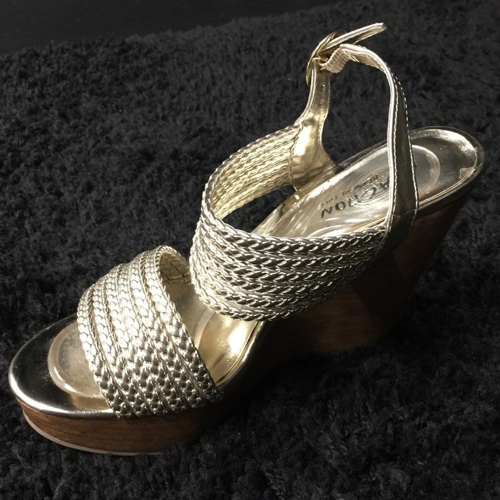 Kenneth Cole sandals. Wedges size 7.